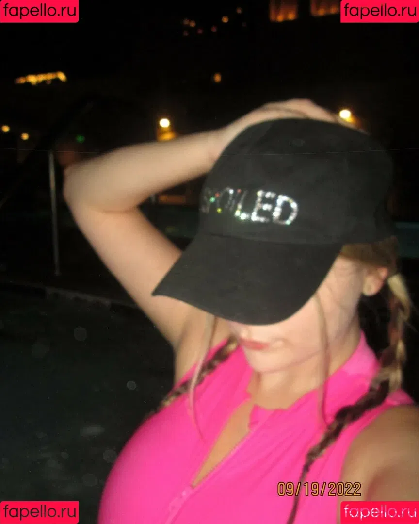 Emily V Onlyfans Photo Gallery 