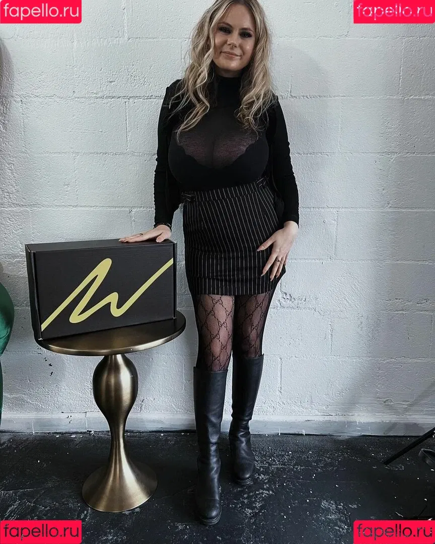 Emily V Onlyfans Photo Gallery 