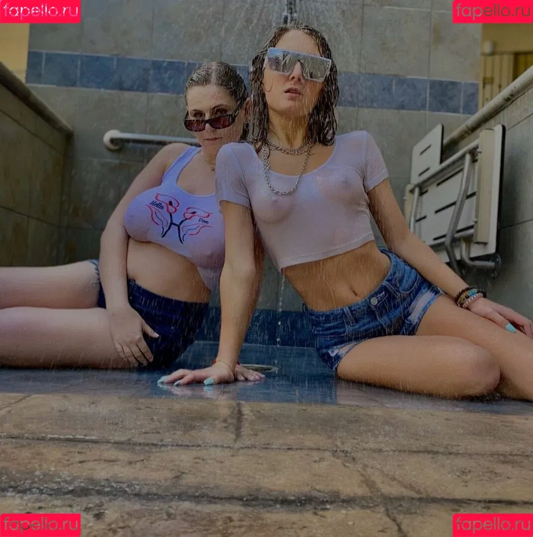 Emily V Onlyfans Photo Gallery 