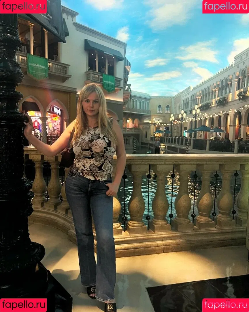 Emily V Onlyfans Photo Gallery 