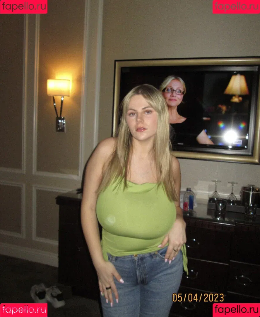 Emily V Onlyfans Photo Gallery 