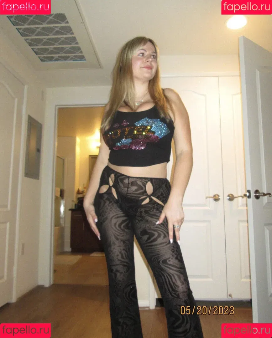 Emily V Onlyfans Photo Gallery 