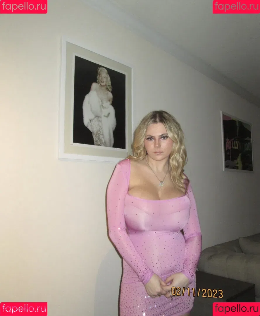 Emily V Onlyfans Photo Gallery 