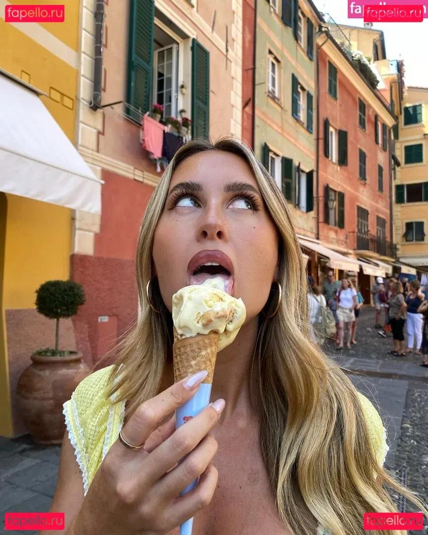 Emily V Onlyfans Photo Gallery 