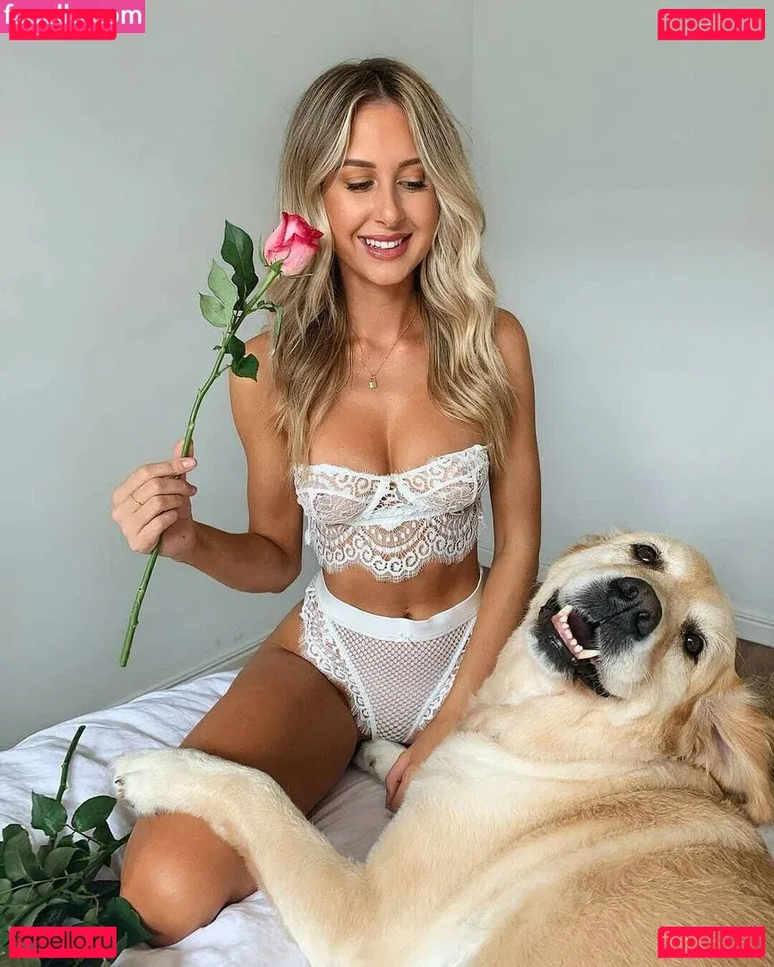 Emily V Onlyfans Photo Gallery 