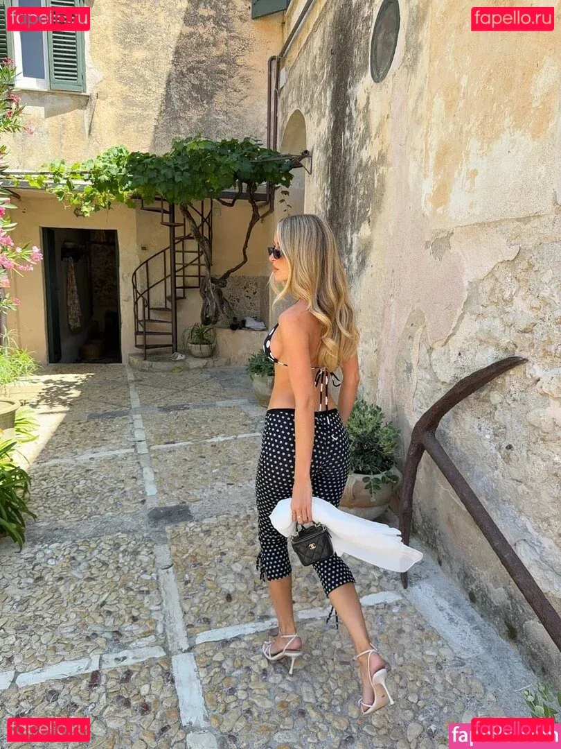 Emily V Onlyfans Photo Gallery 