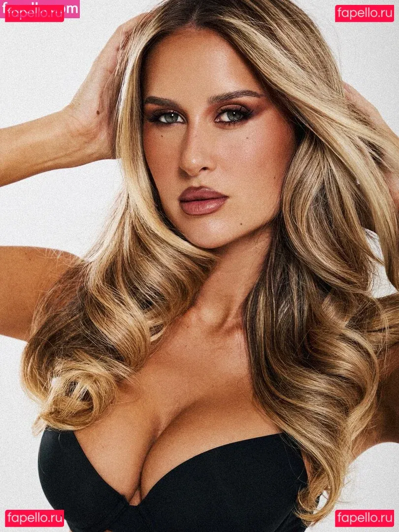 Emily V Onlyfans Photo Gallery 