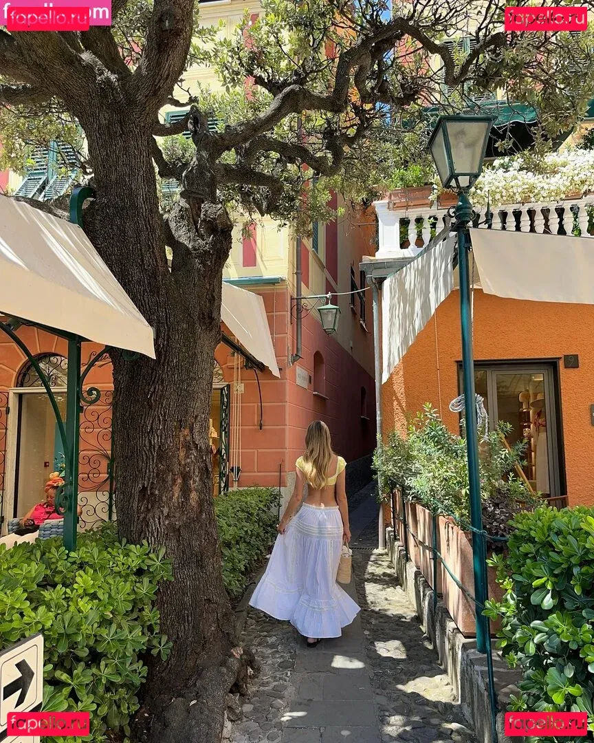 Emily V Onlyfans Photo Gallery 