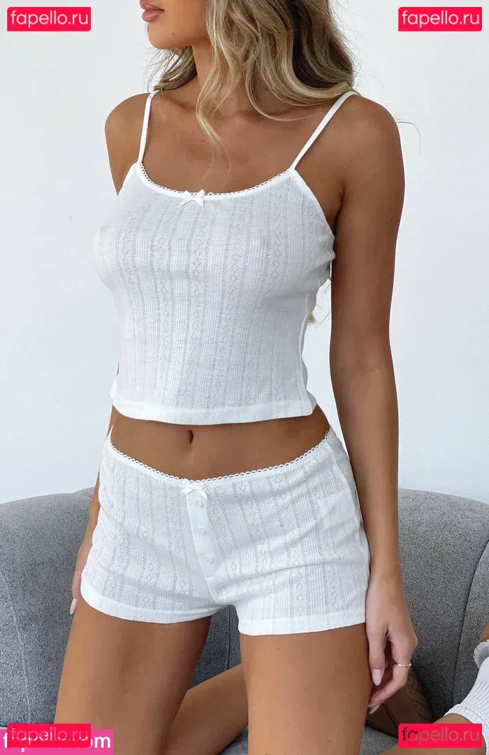 Emily V Onlyfans Photo Gallery 