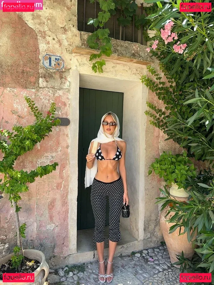 Emily V Onlyfans Photo Gallery 