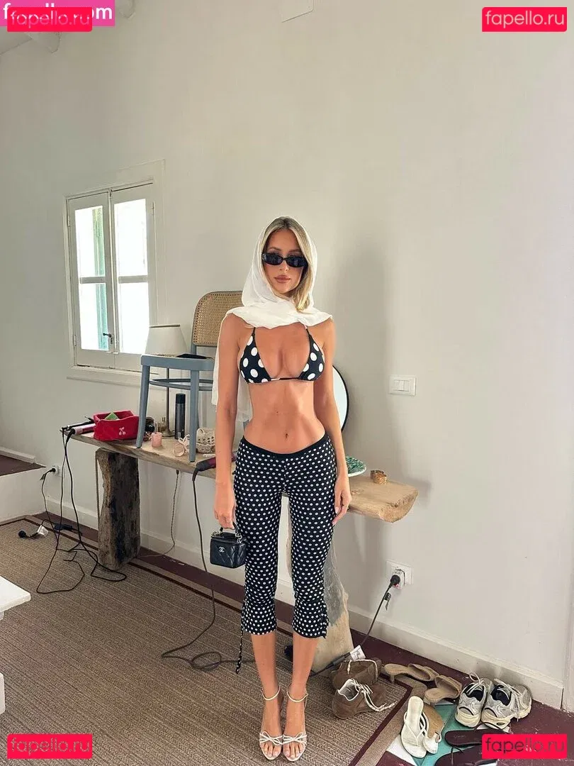 Emily V Onlyfans Photo Gallery 