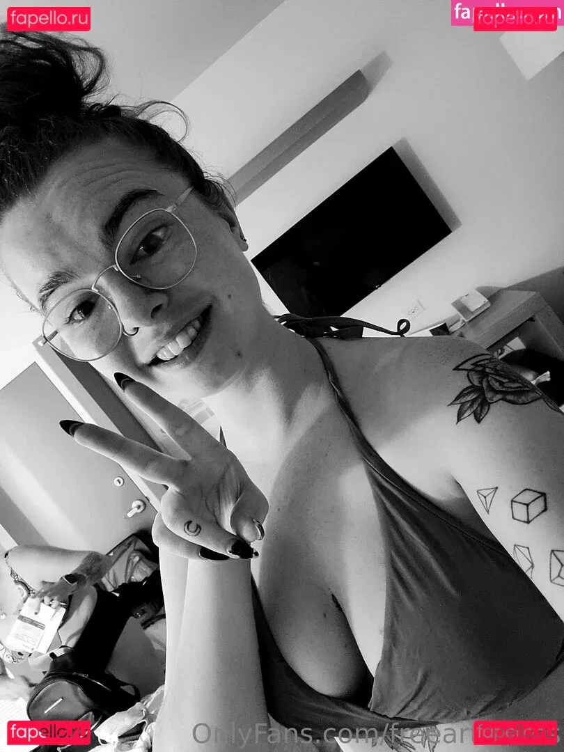 freeartieeros Onlyfans Photo Gallery 