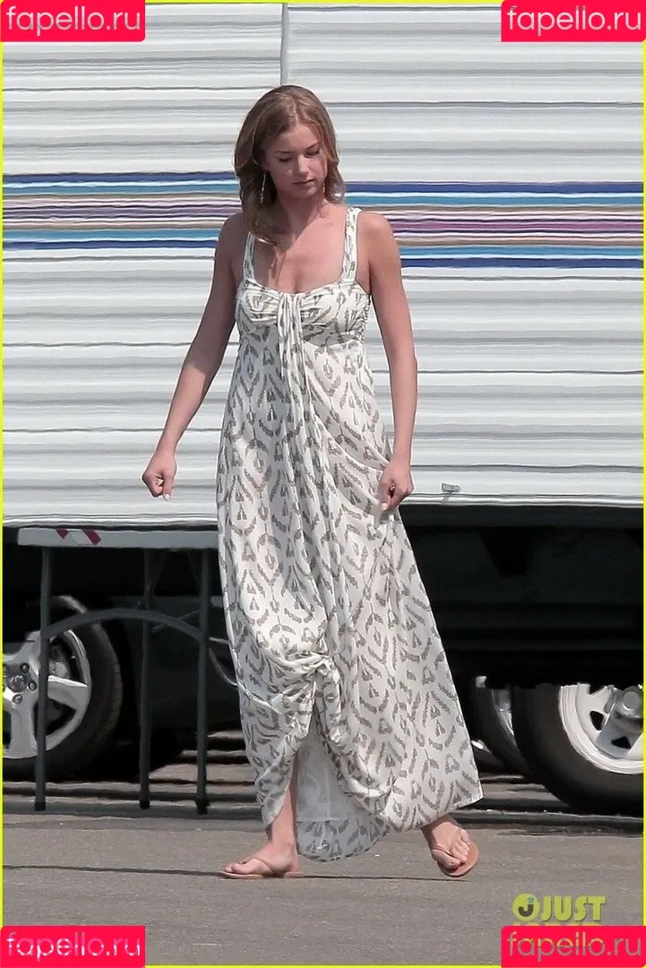 Emily VanCamp Onlyfans Photo Gallery 