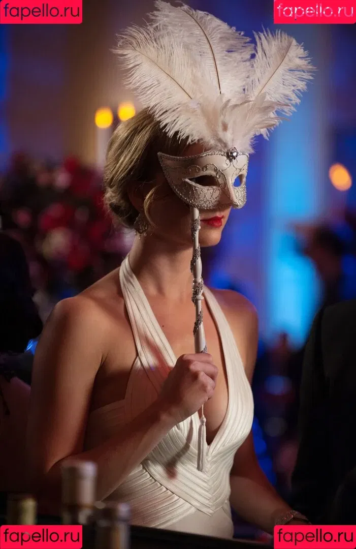 Emily VanCamp Onlyfans Photo Gallery 