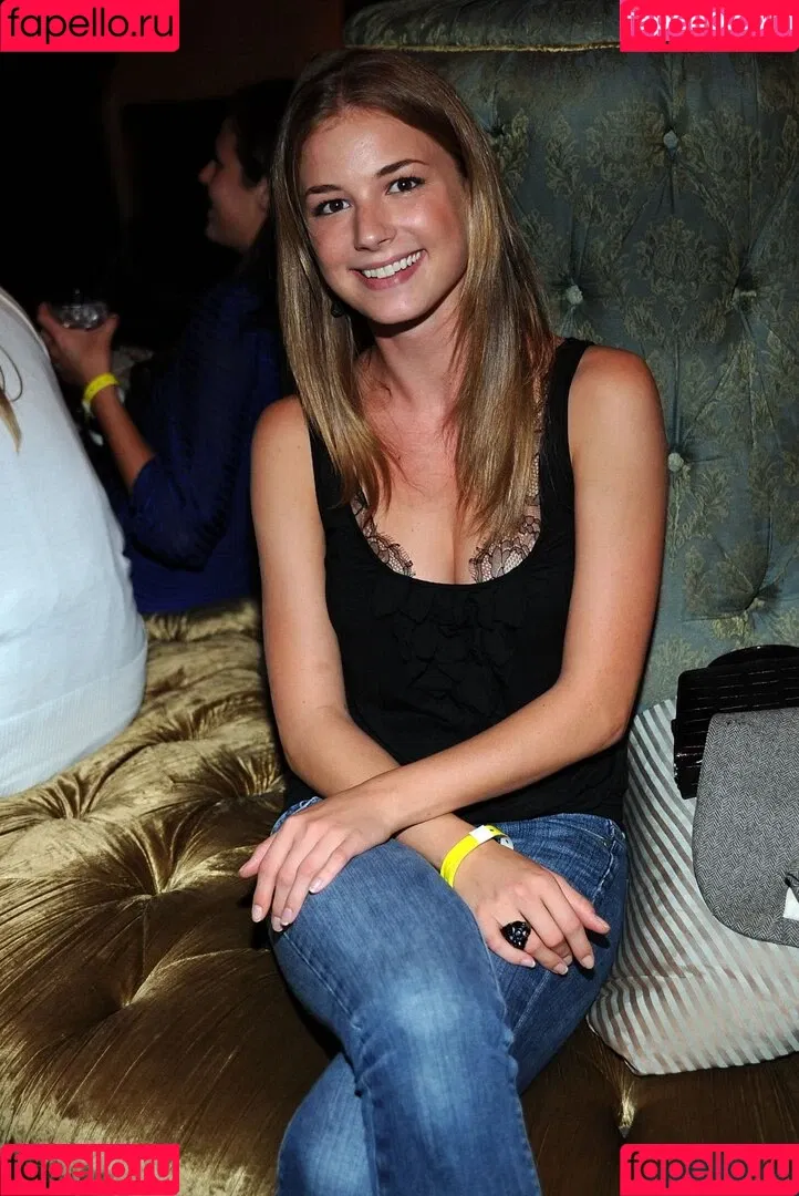 Emily VanCamp Onlyfans Photo Gallery 