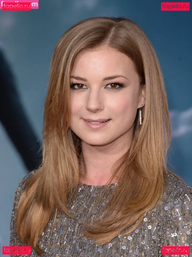 Emily VanCamp Onlyfans Photo Gallery 