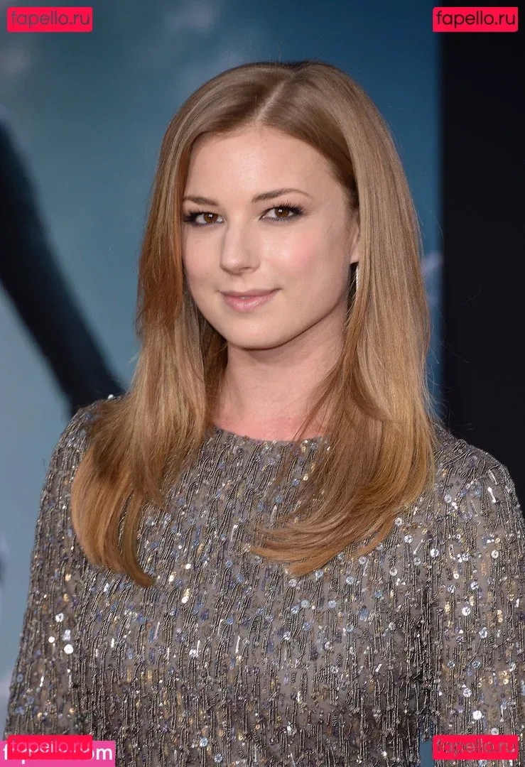 Emily VanCamp Onlyfans Photo Gallery 