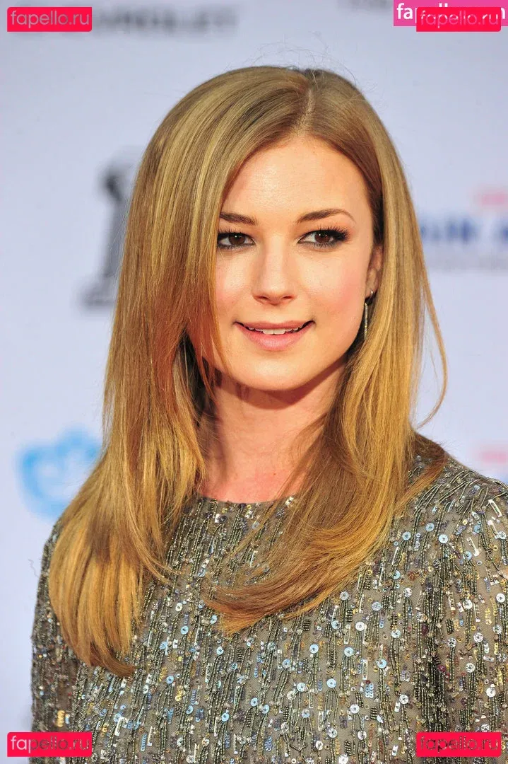Emily VanCamp Onlyfans Photo Gallery 