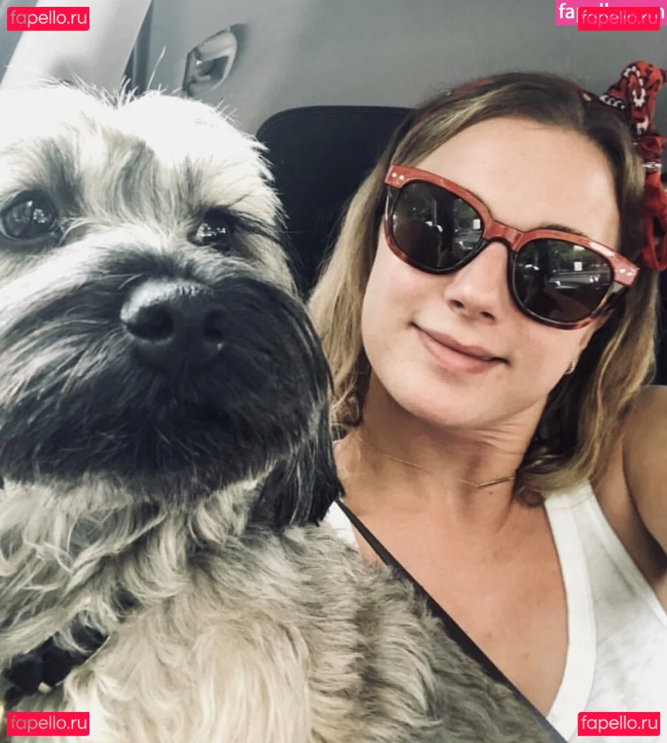 Emily VanCamp Onlyfans Photo Gallery 