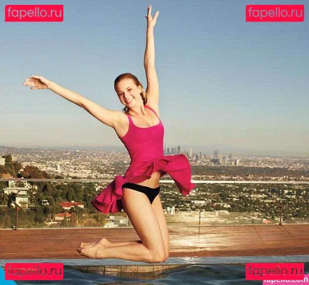 Emily VanCamp Onlyfans Photo Gallery 