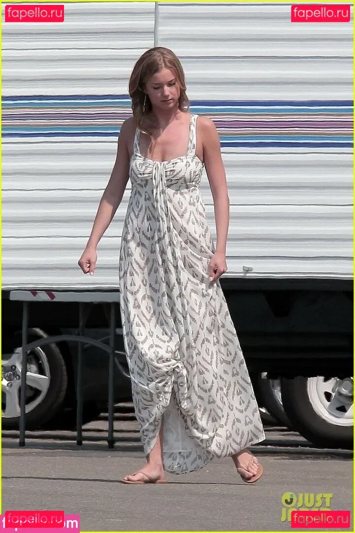 Emily VanCamp Onlyfans Photo Gallery 