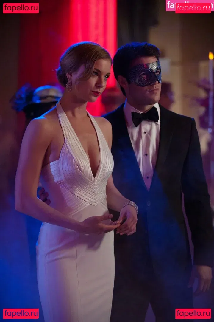 Emily VanCamp Onlyfans Photo Gallery 