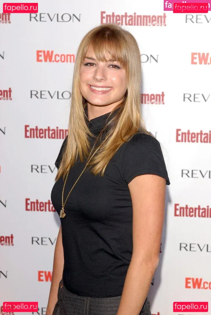 Emily VanCamp Onlyfans Photo Gallery 
