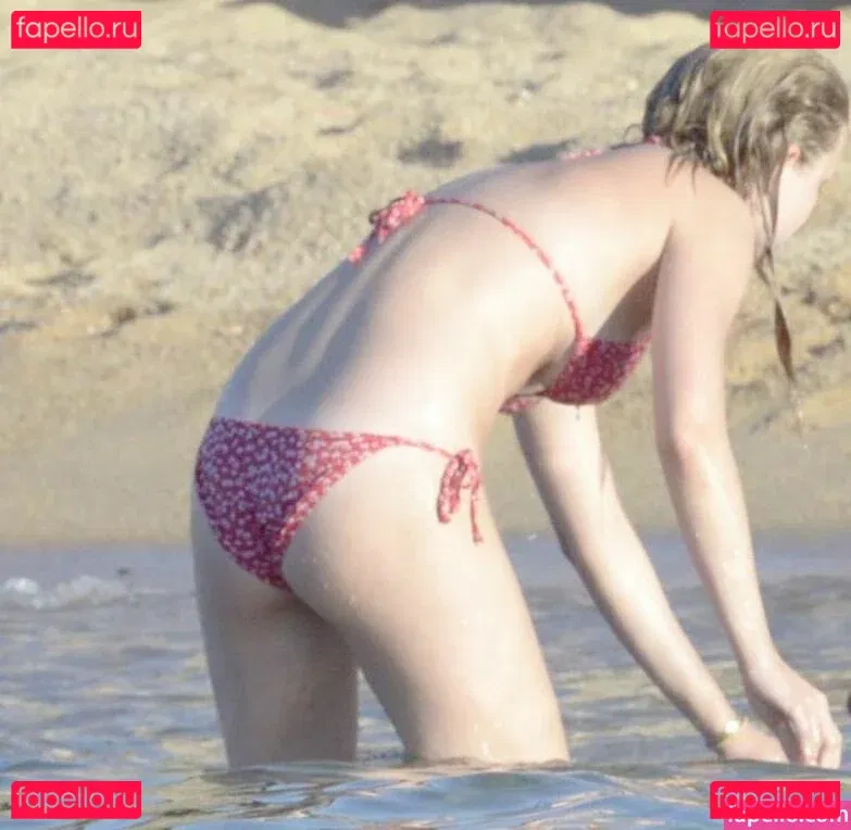 Emily VanCamp Onlyfans Photo Gallery 