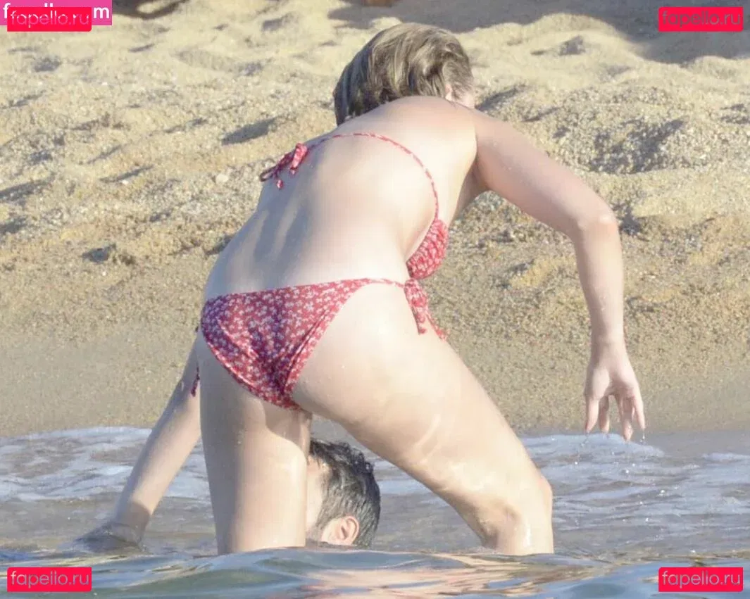 Emily VanCamp Onlyfans Photo Gallery 