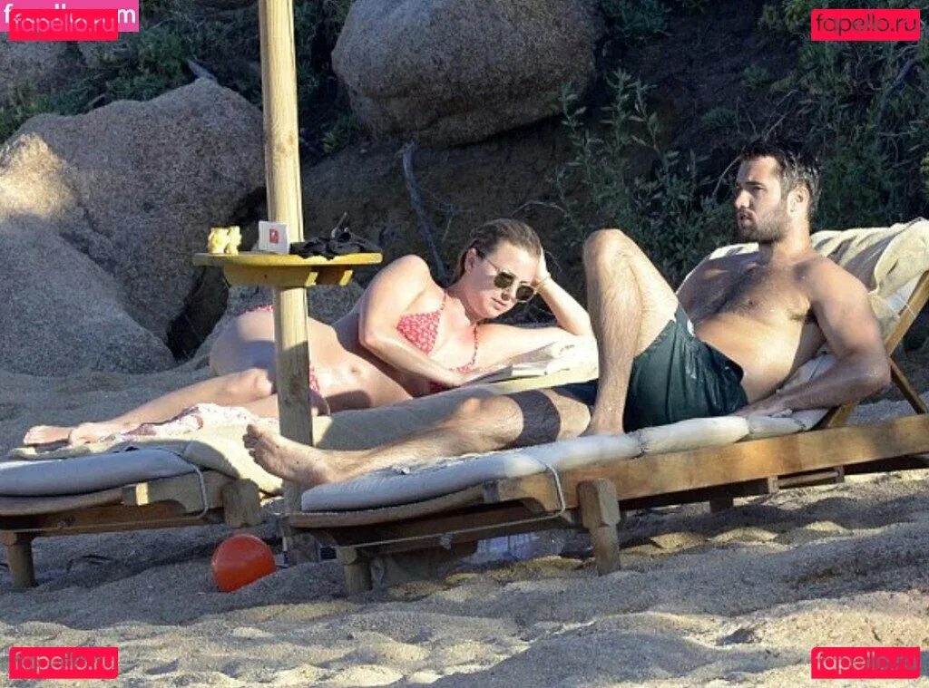 Emily VanCamp Onlyfans Photo Gallery 