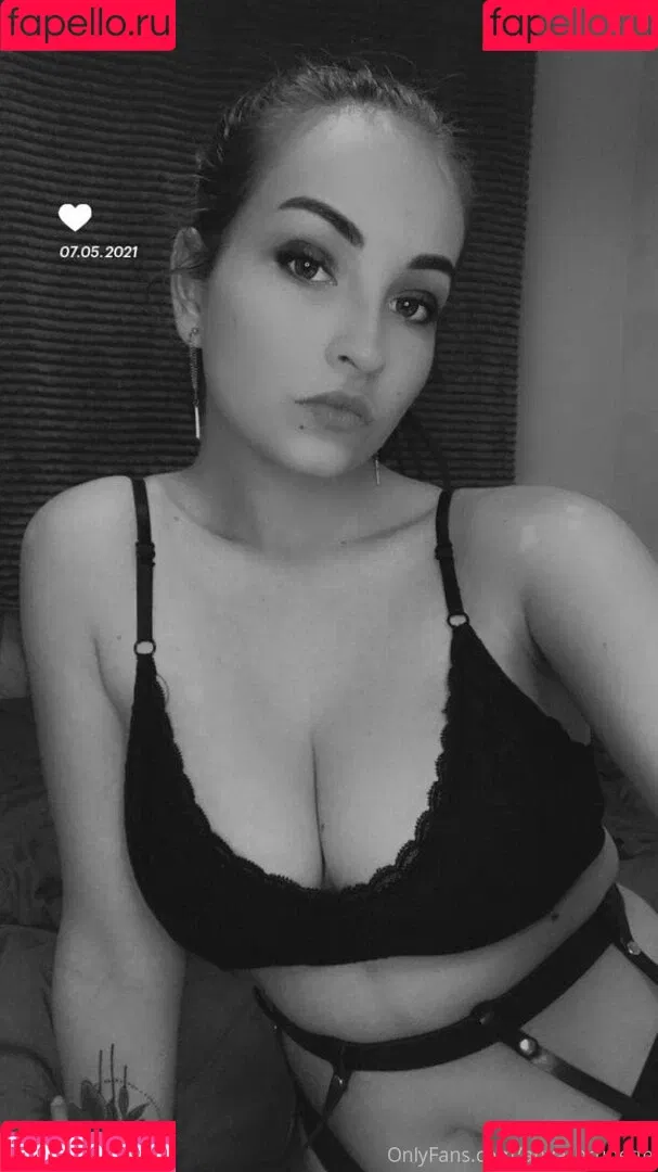 anyabrunette Onlyfans Photo Gallery 