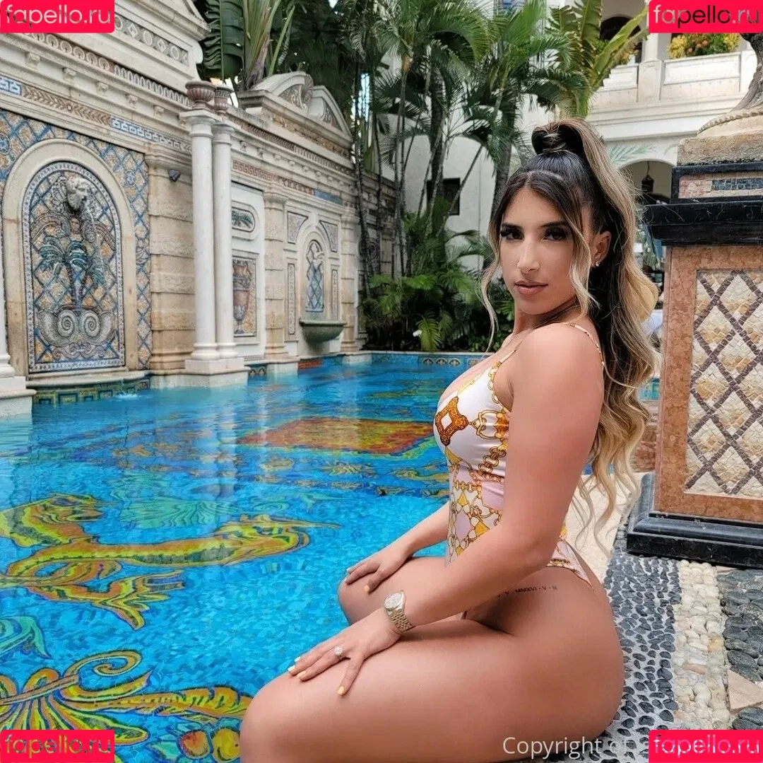 Isabella Buscemi Onlyfans Photo Gallery 