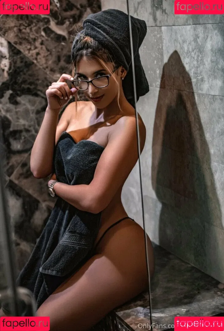 Isabella Buscemi Onlyfans Photo Gallery 