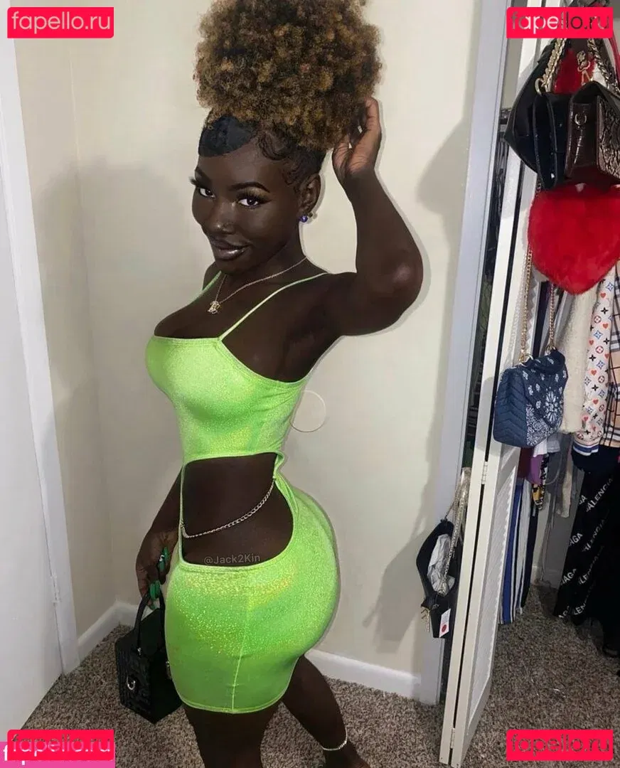 Cyn Kaine Onlyfans Photo Gallery 