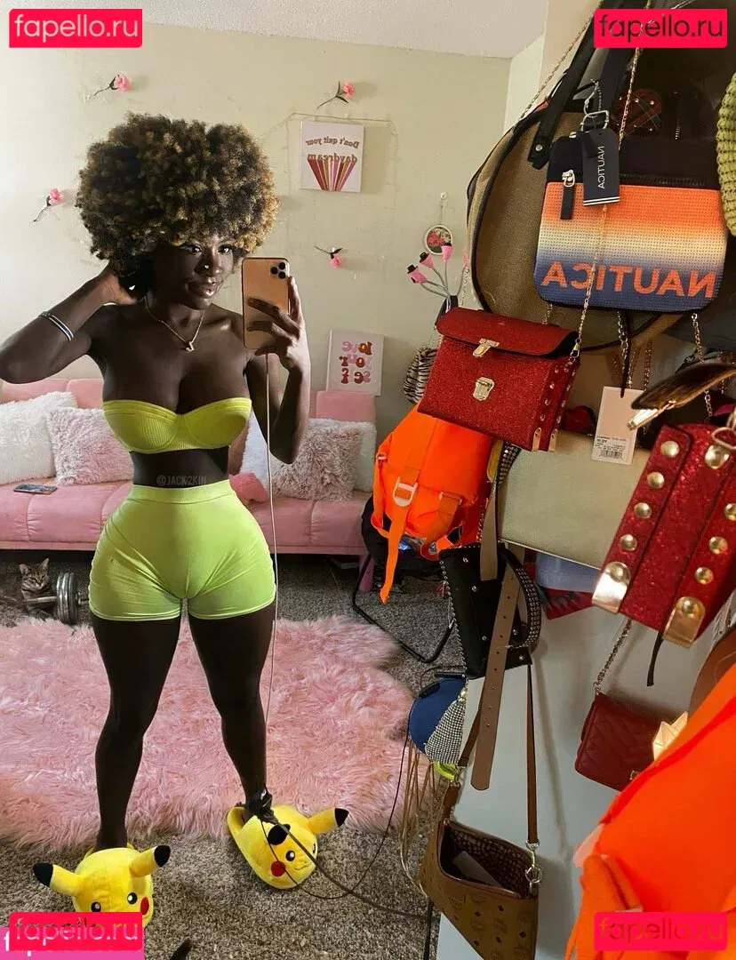 Cyn Kaine Onlyfans Photo Gallery 