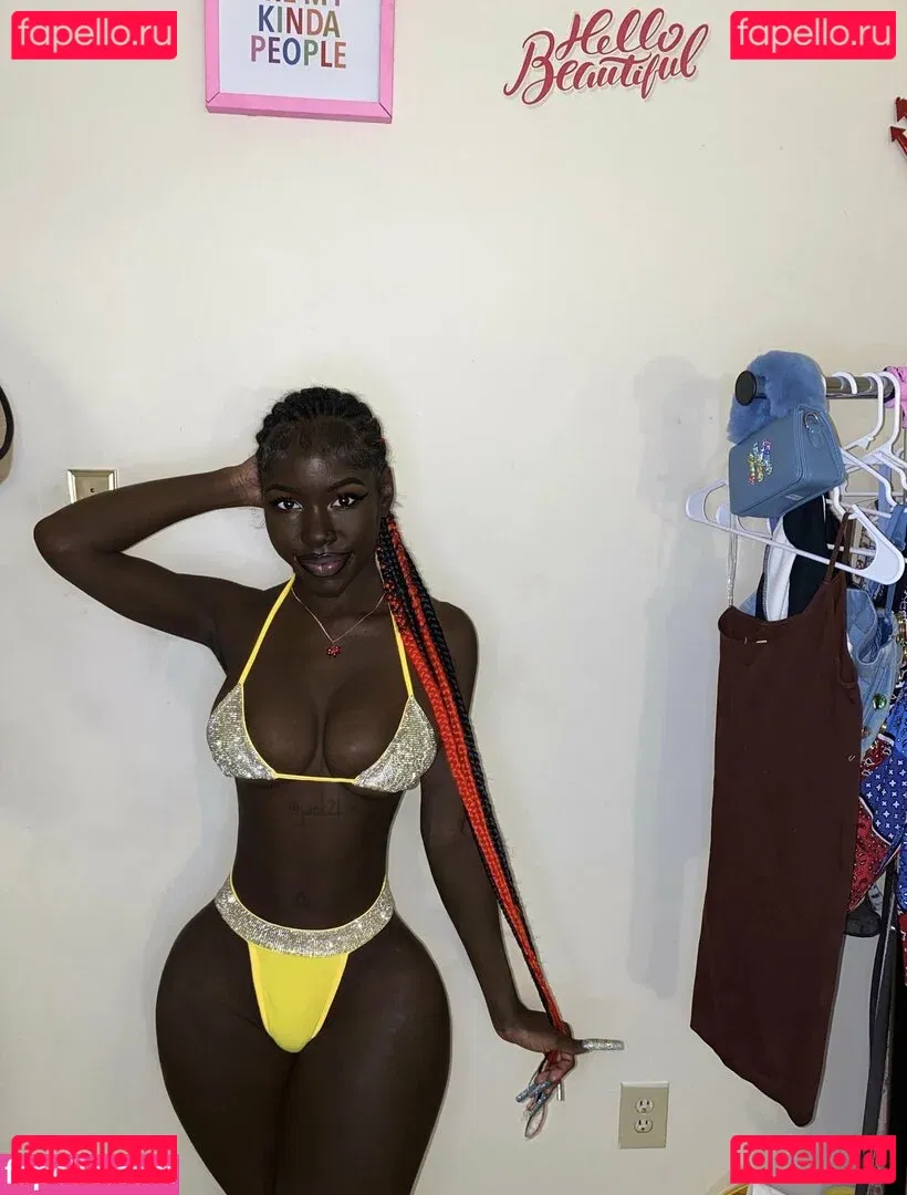 Cyn Kaine Onlyfans Photo Gallery 