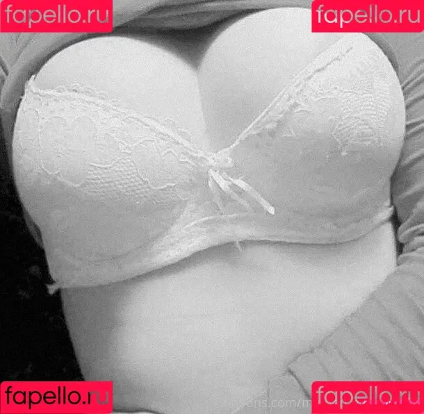 kicsilanyka Onlyfans Photo Gallery 