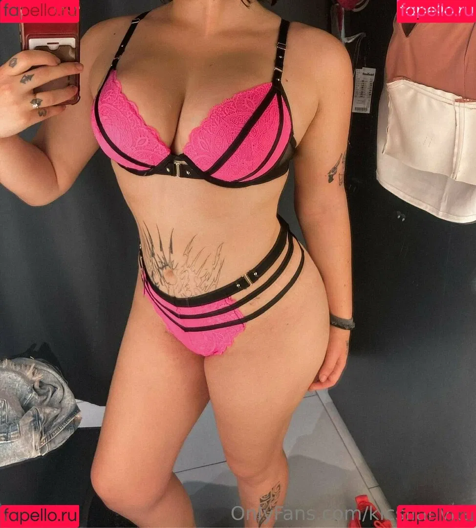 kicsilanyka Onlyfans Photo Gallery 