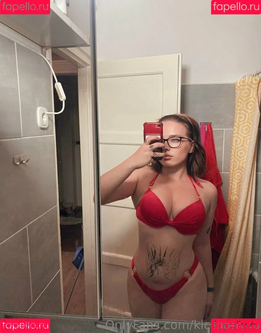 kicsilanyka Onlyfans Photo Gallery 