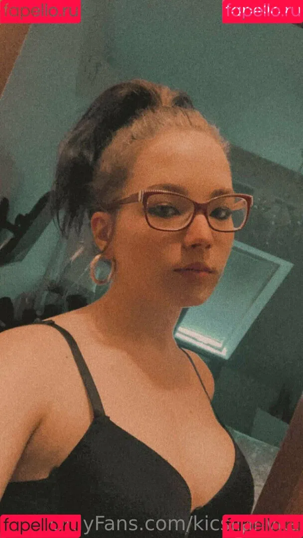 kicsilanyka Onlyfans Photo Gallery 