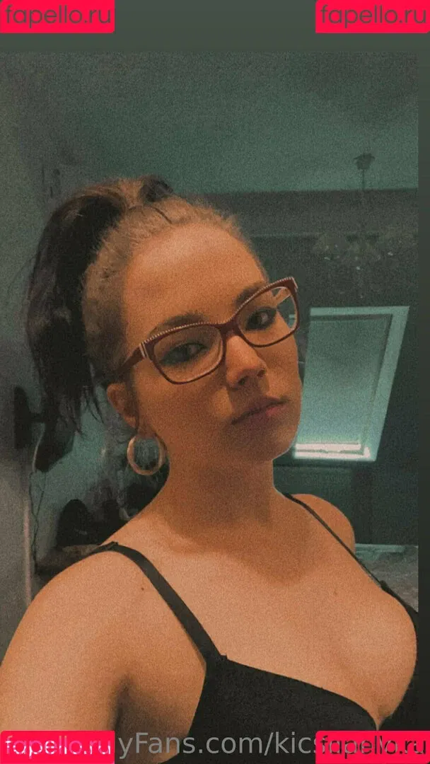kicsilanyka Onlyfans Photo Gallery 