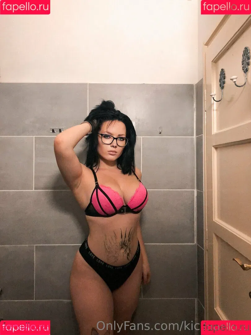 kicsilanyka Onlyfans Photo Gallery 