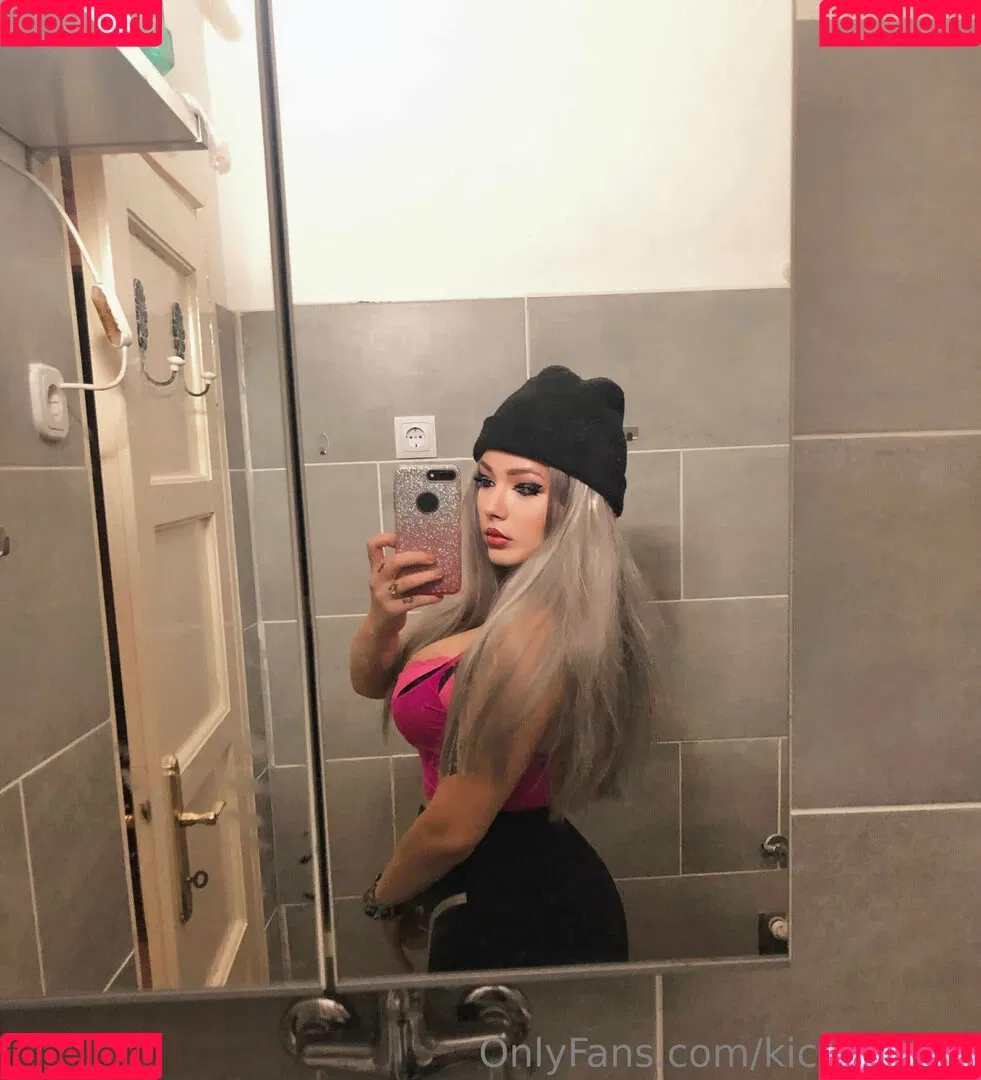 kicsilanyka Onlyfans Photo Gallery 