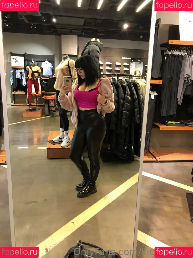 kicsilanyka Onlyfans Photo Gallery 