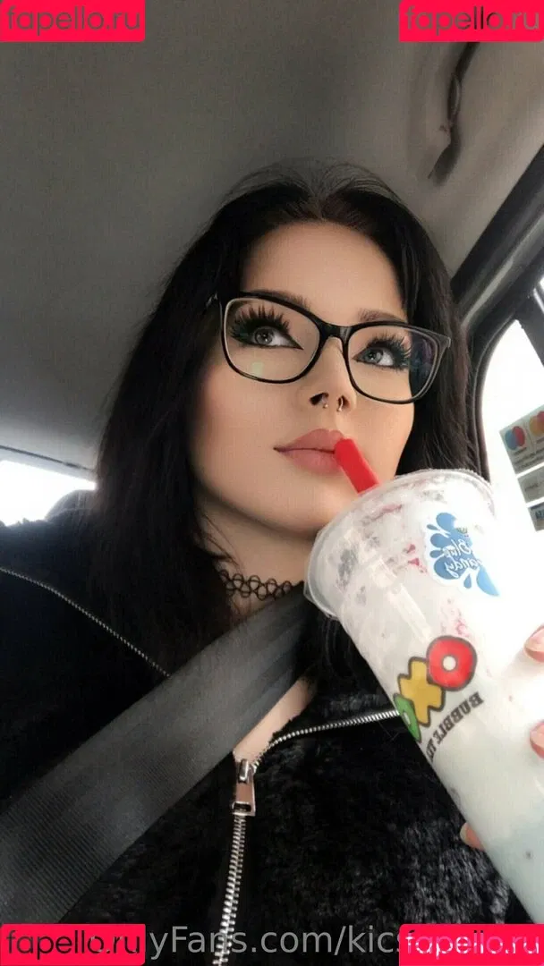 kicsilanyka Onlyfans Photo Gallery 