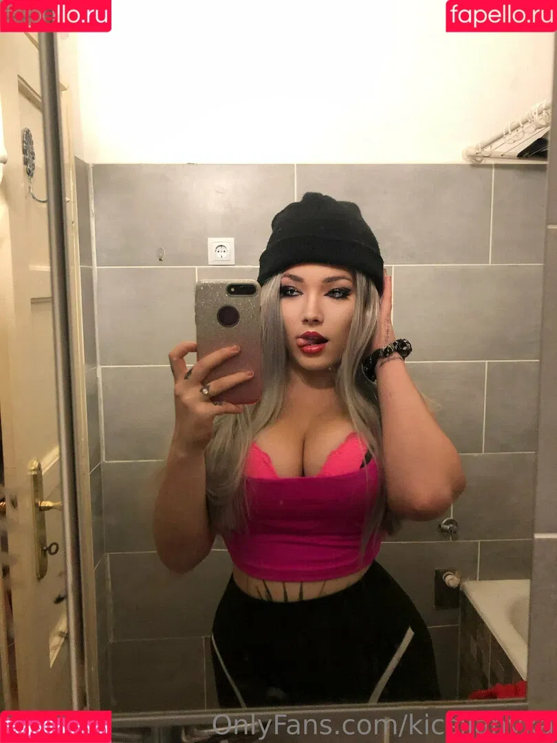 kicsilanyka Onlyfans Photo Gallery 
