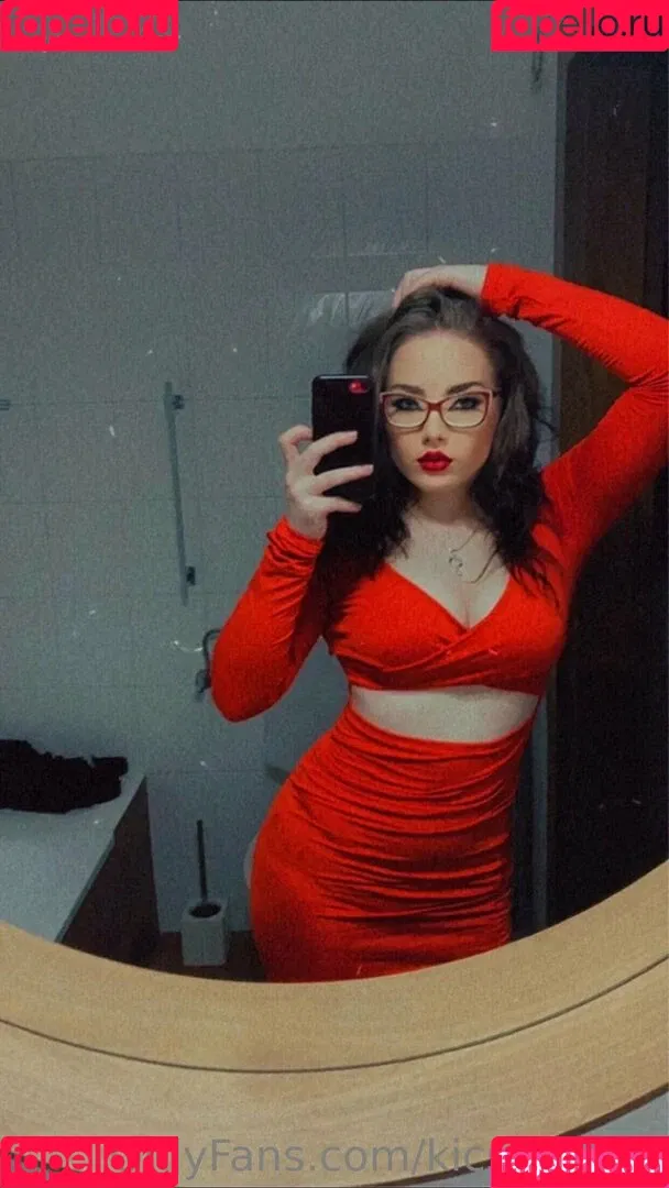 kicsilanyka Onlyfans Photo Gallery 
