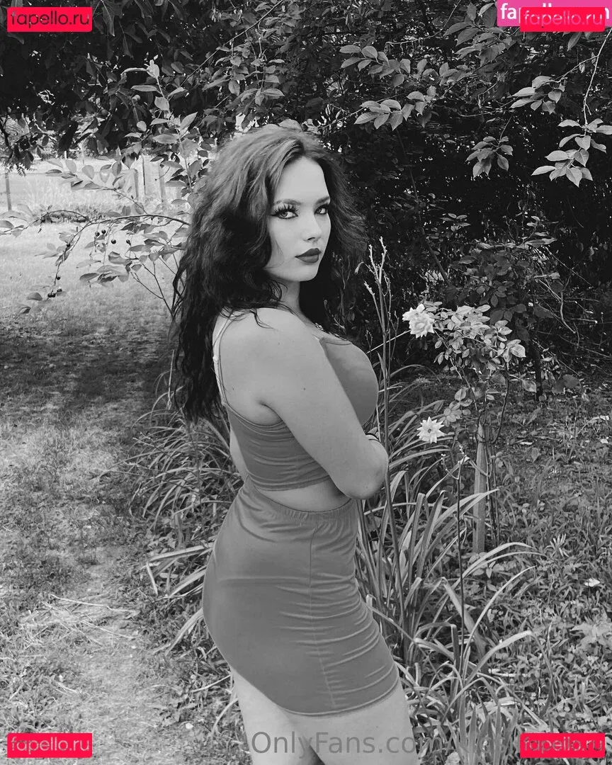 kicsilanyka Onlyfans Photo Gallery 