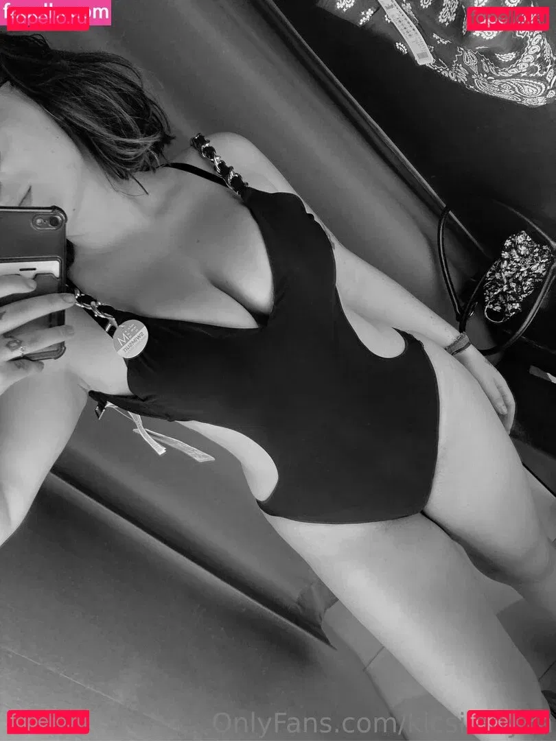 kicsilanyka Onlyfans Photo Gallery 