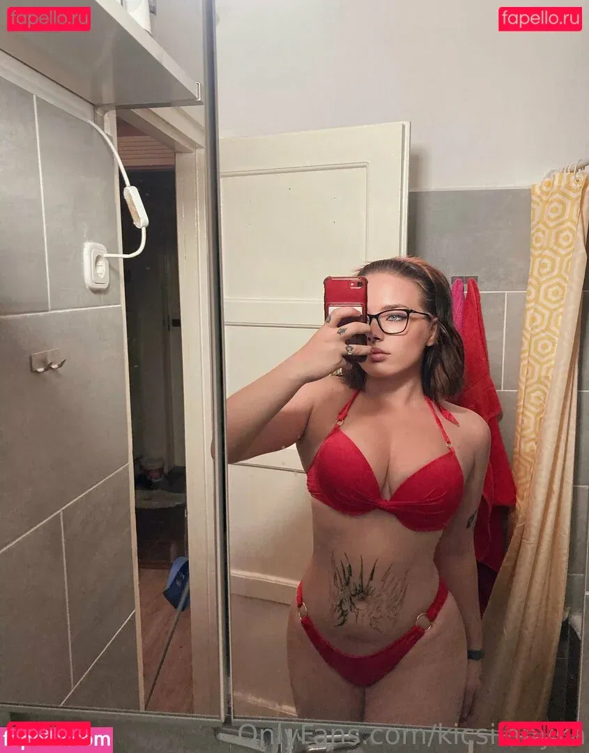 kicsilanyka Onlyfans Photo Gallery 